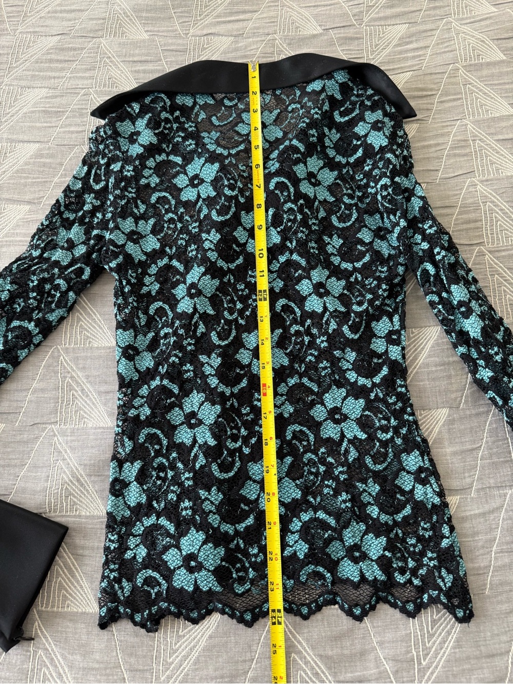 Caché Lacy Double Zip Blouse
| Black & Aqua Floral Lace Shirt | Vintage Y2K 90s - Picture 10 of 10